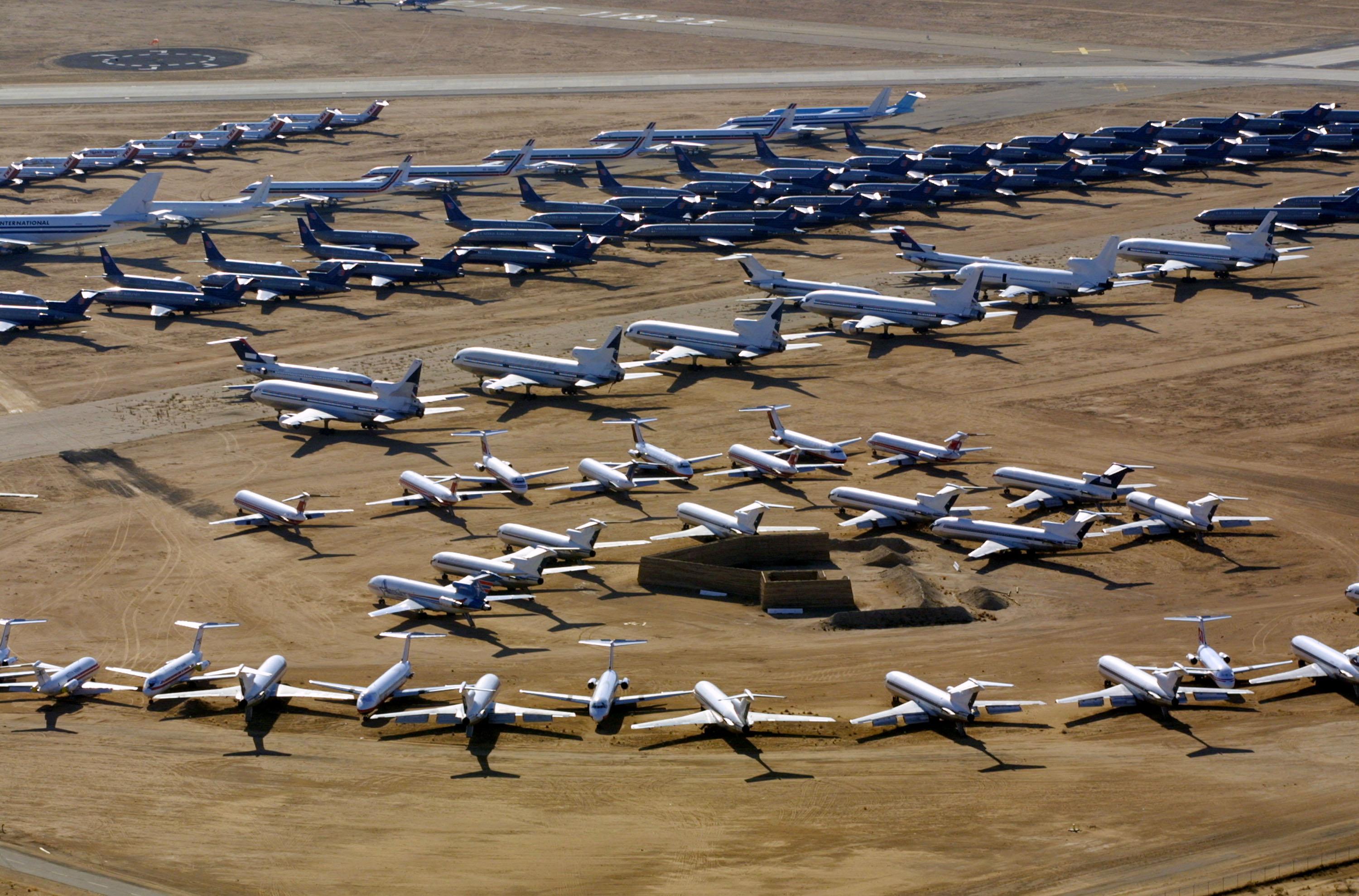 Desert Airplane Boneyards: Where Planes Go To Die … Or Hibernate